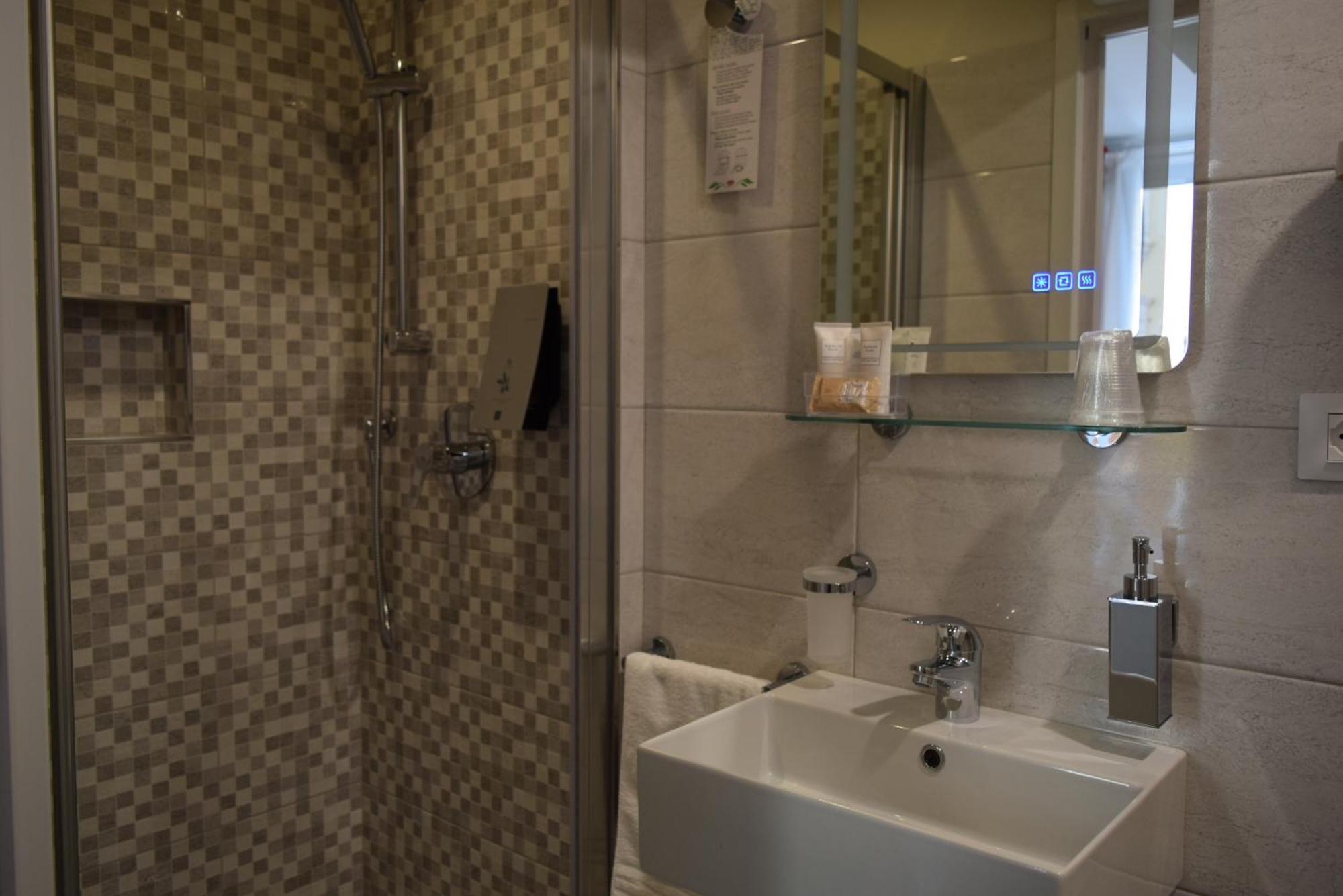 Hotel Lido Варацце Экстерьер фото